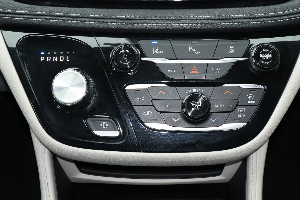 Used 2023 Chrysler Pacifica Limited image 25
