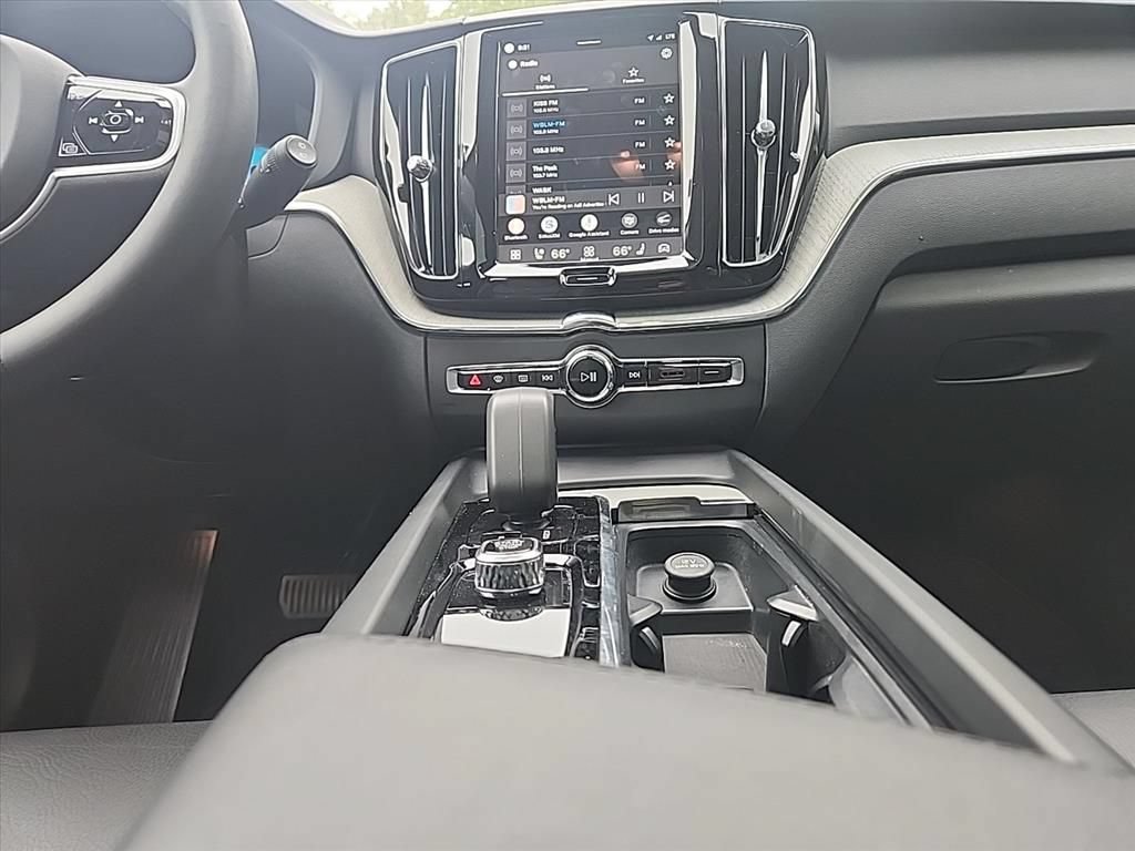 Certified 2025 Volvo XC60 B5 Plus w/ Climate Package AWD/4WD image 31