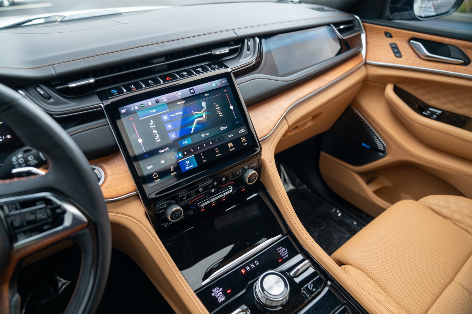 Used 2023 Jeep Grand Cherokee Summit image 16