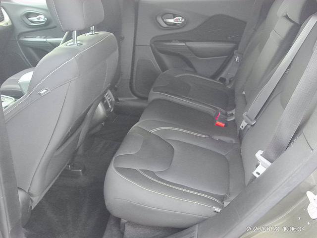 Used 2015 Jeep Cherokee Latitude AWD/4WD image 5