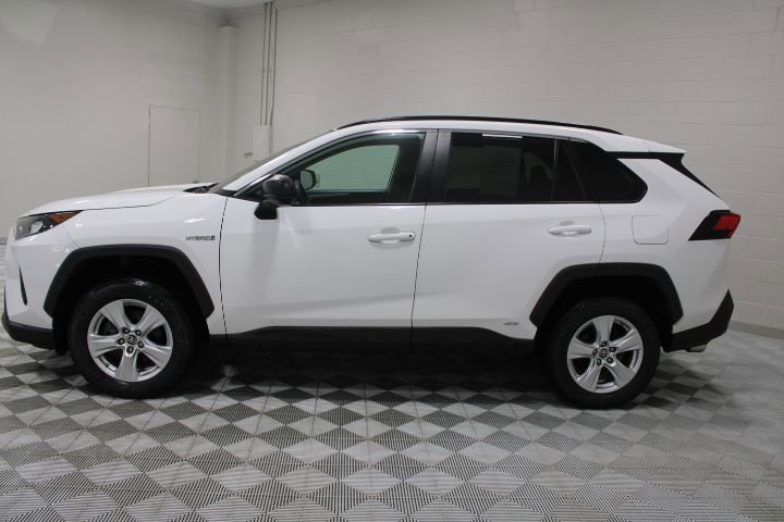 Used 2021 Toyota RAV4 LE image 8