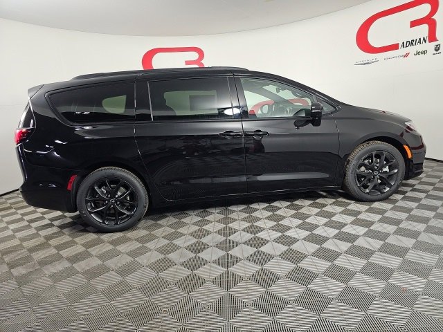 New 2026 Chrysler Pacifica Limited w/ S Appearance Package image 7