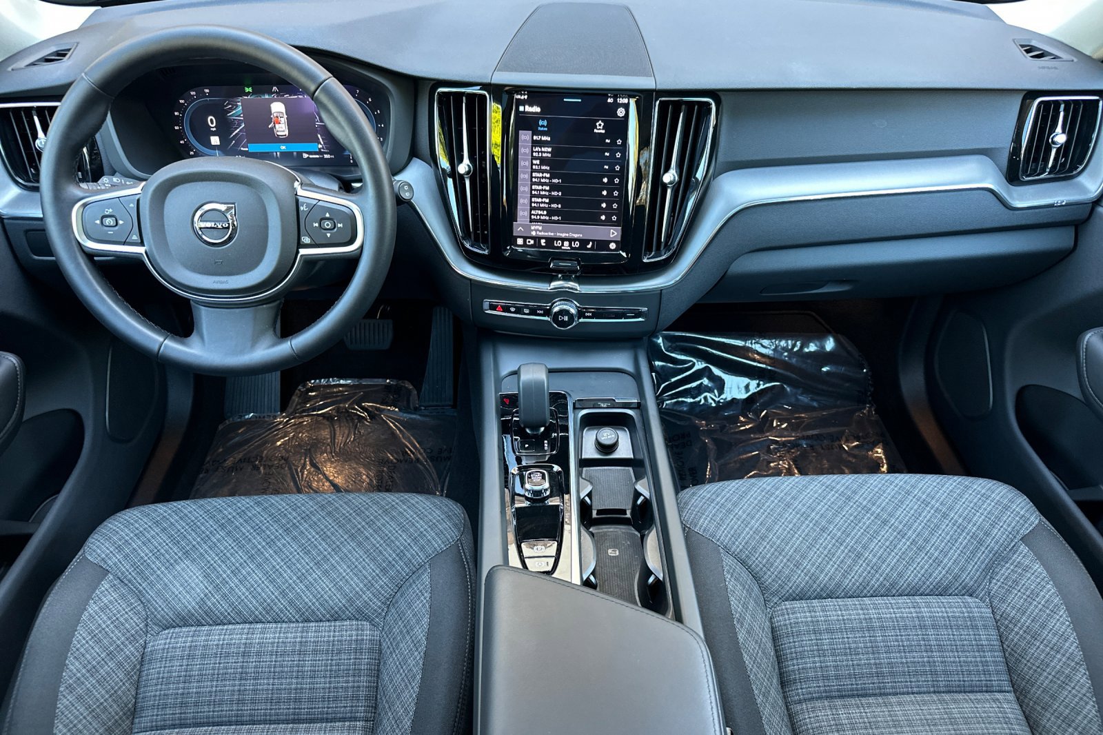 Certified 2025 Volvo XC60 B5 Core w/ Protection Package Premier image 15