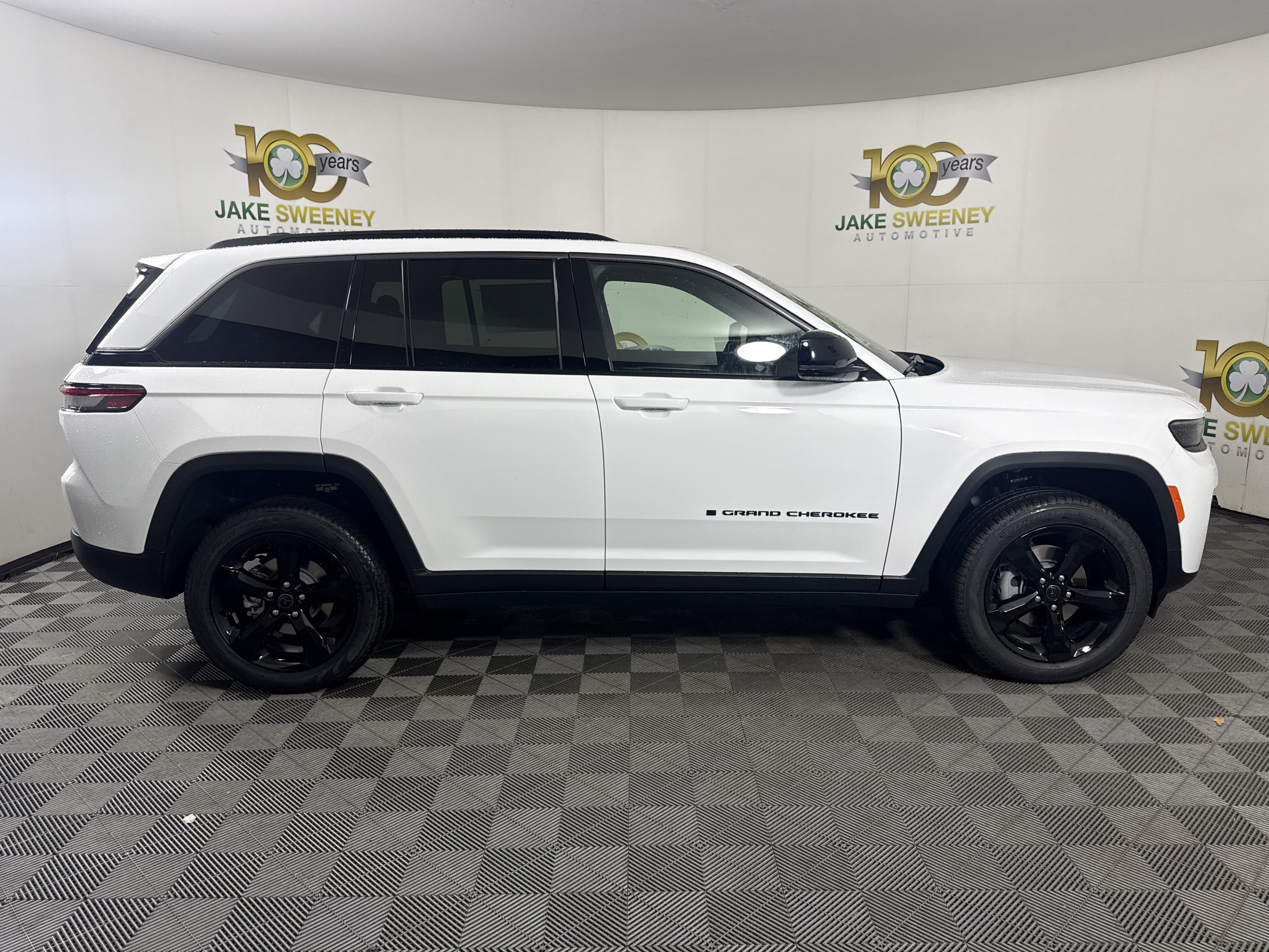 New 2027 Jeep Grand Cherokee Limited AWD/4WD image 11