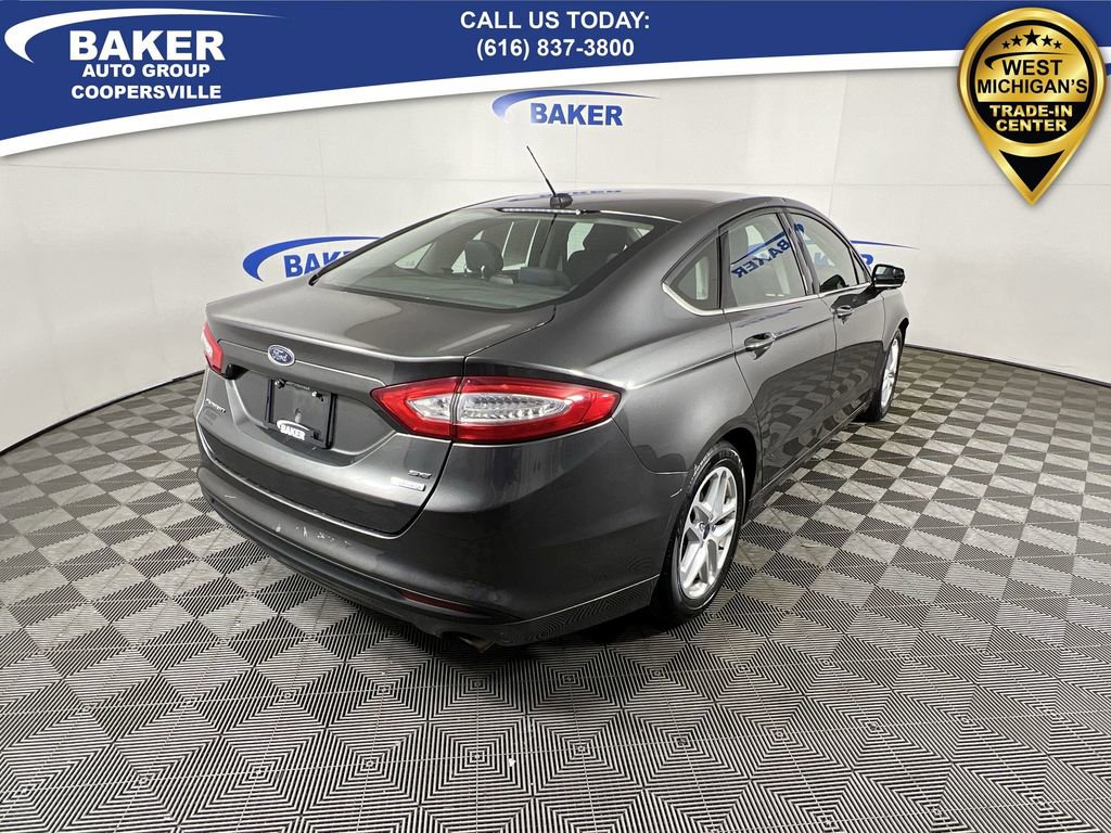 Used 2015 Ford Fusion SE image 9