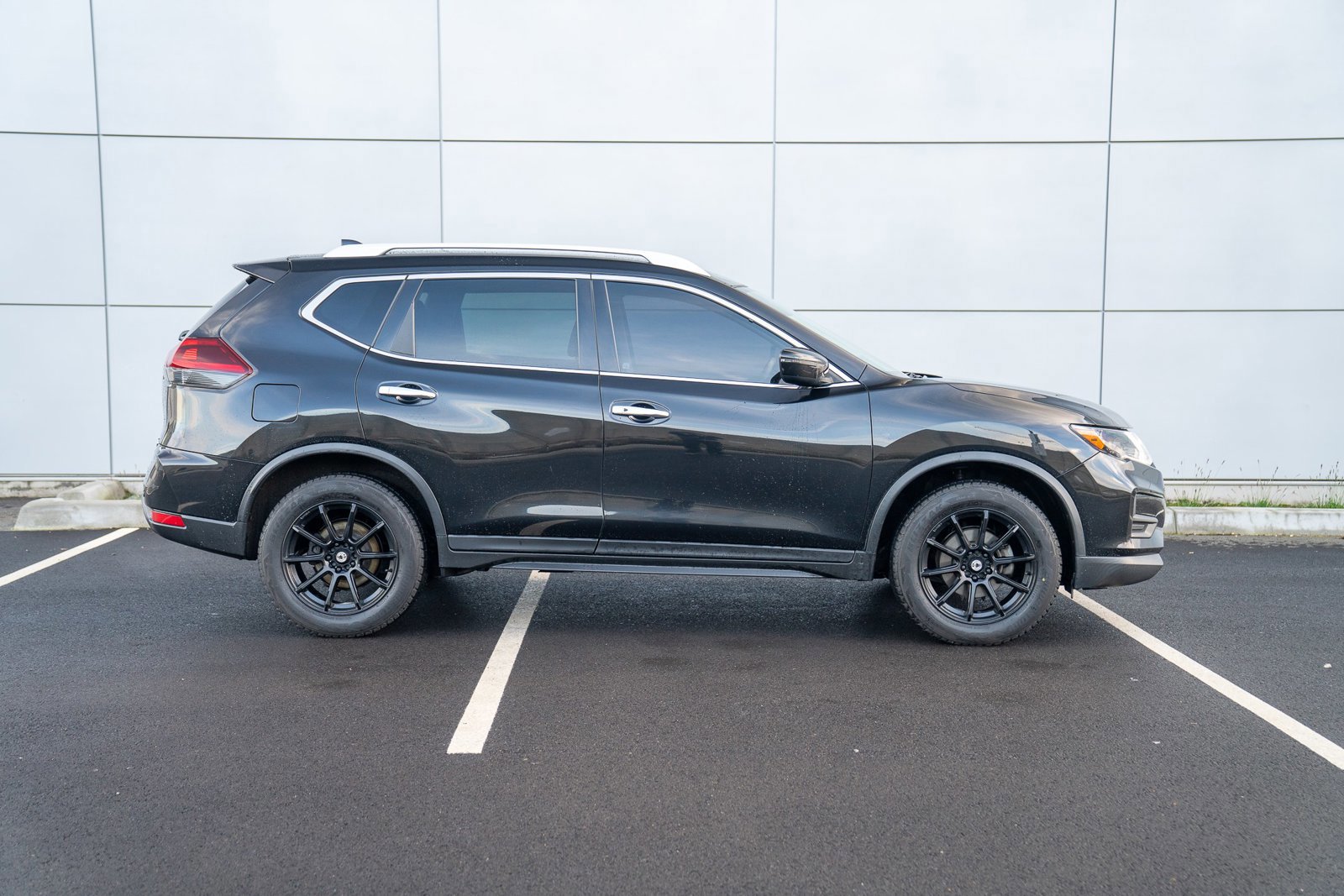 Used 2019 Nissan Rogue SV image 8