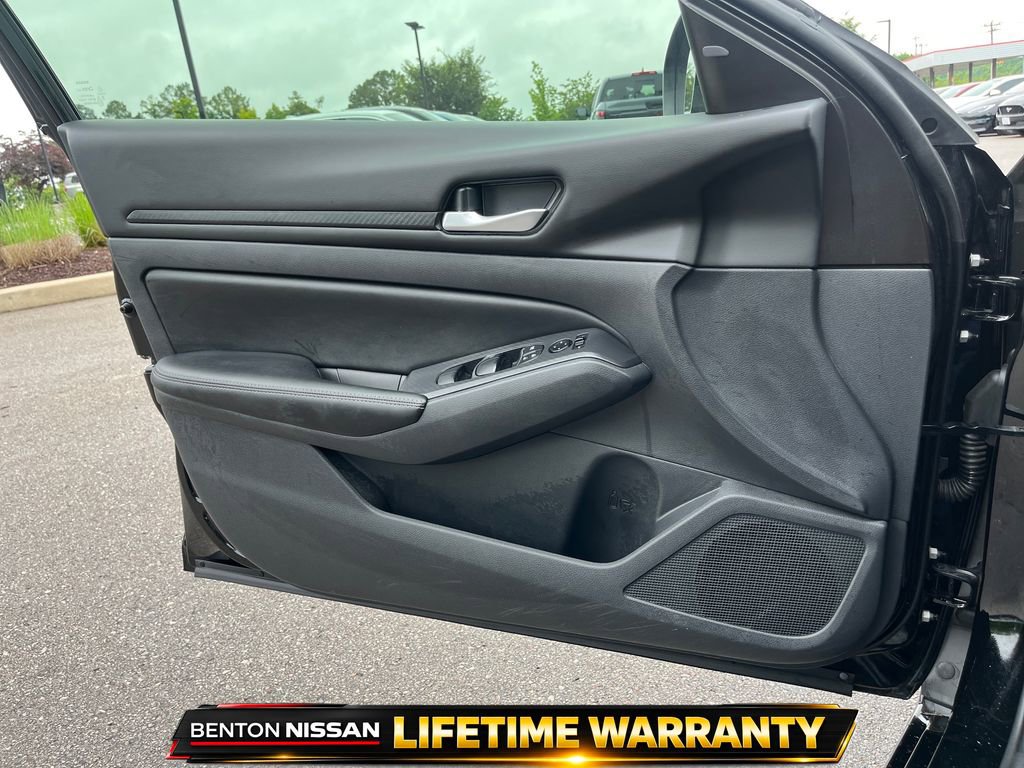 Used 2024 Nissan Altima 2.5 SV w/ SV Premium Package FWD image 11