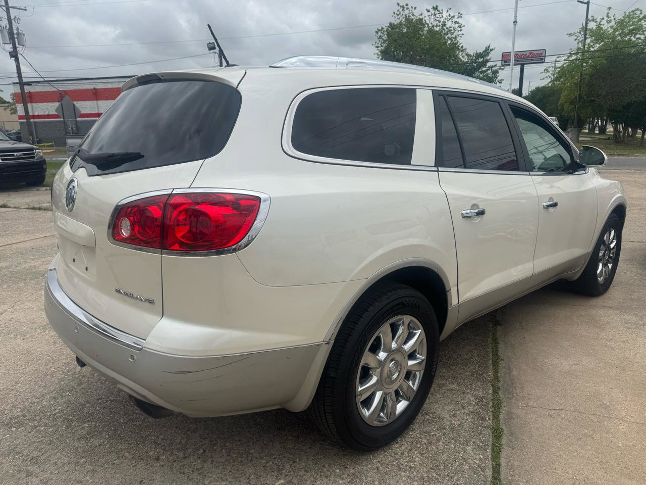 Used 2012 Buick Enclave Premium w/ Trailering Provision Package FWD image 4