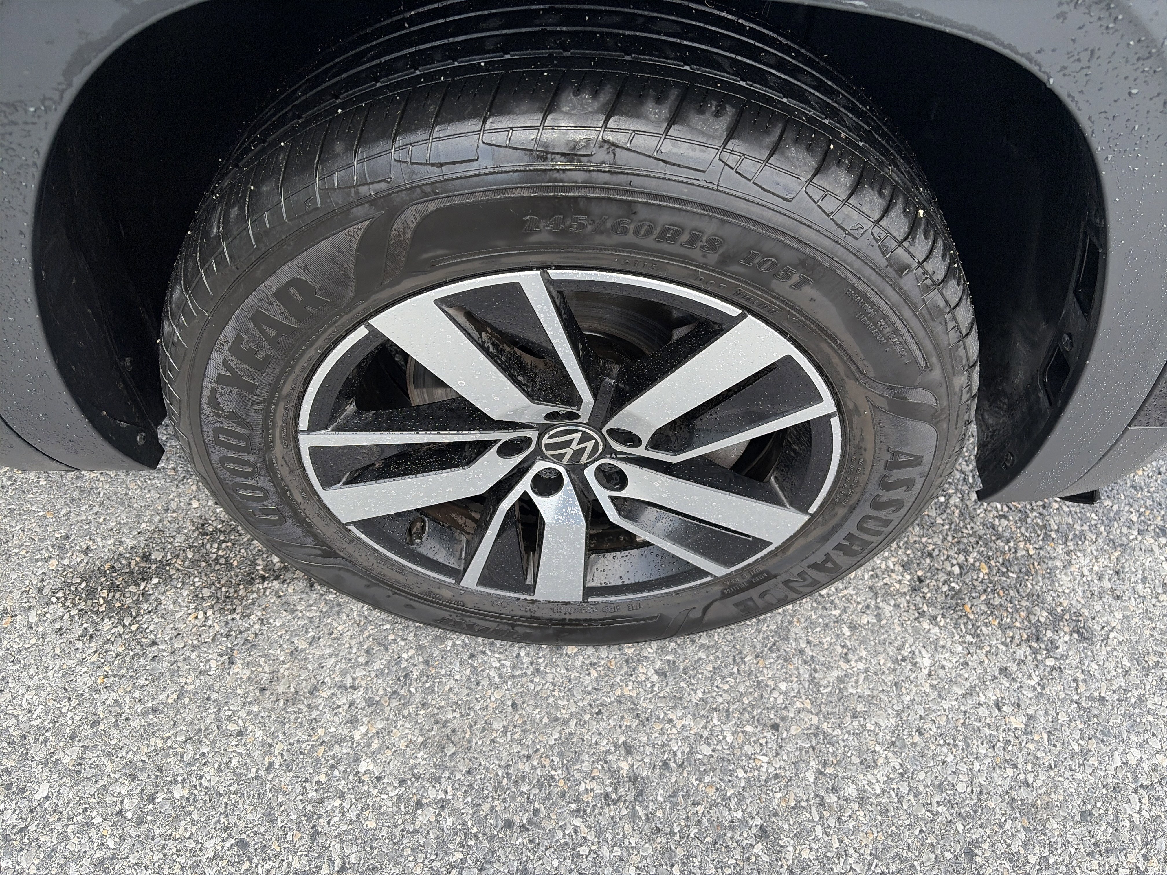 Used 2023 Volkswagen Atlas SE image 23