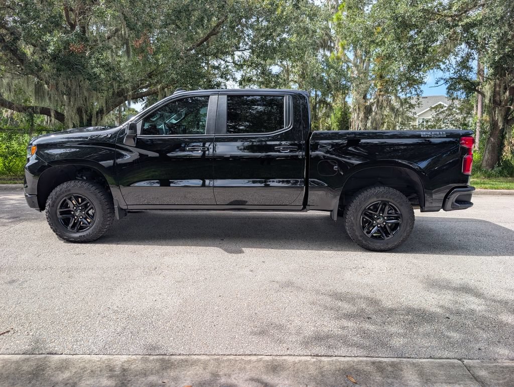 Used 2025 Chevrolet Silverado 1500 LT Trail Boss w/ Dark Appearance Package AWD/4WD image 5
