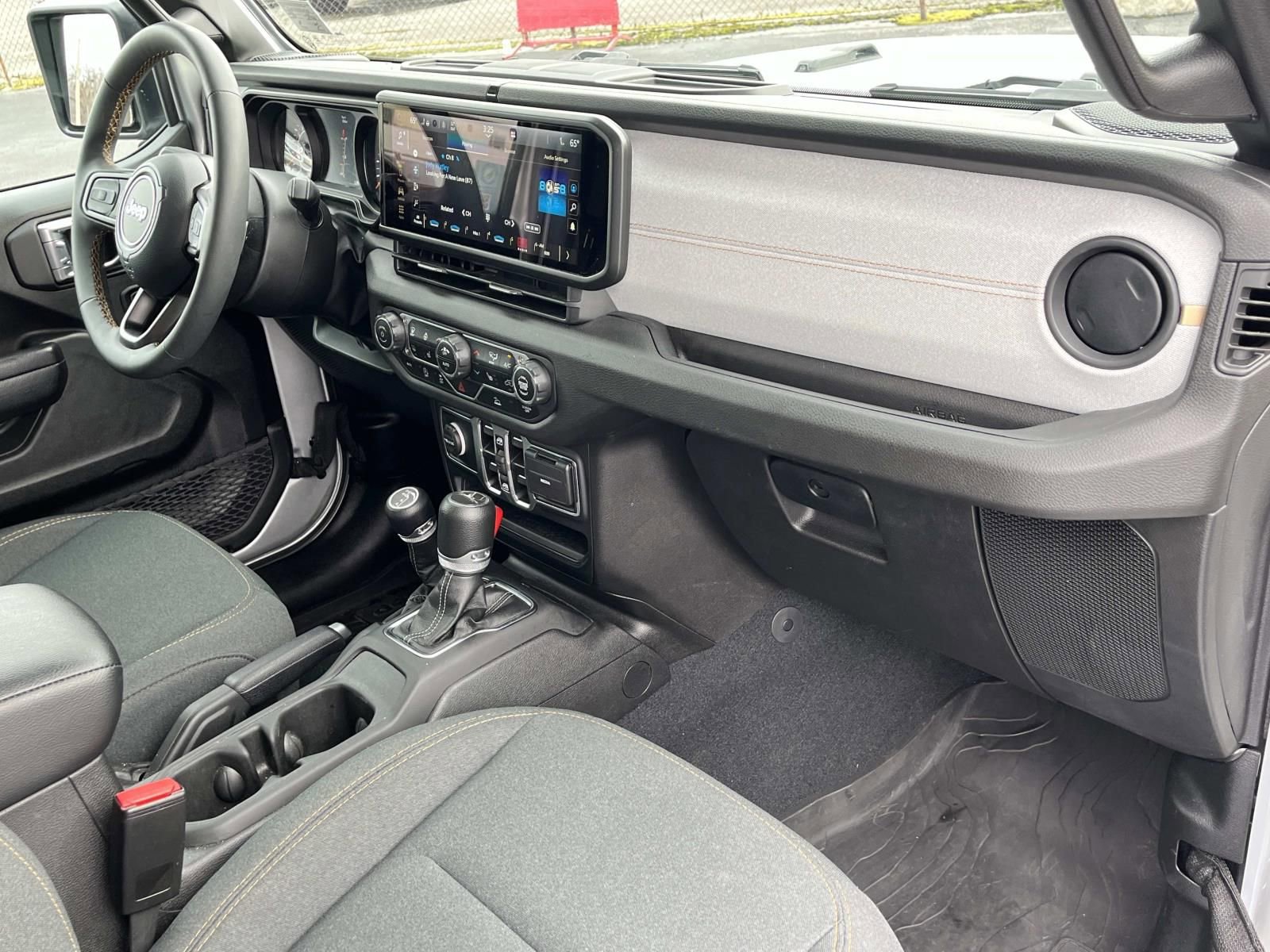 Used 2024 Jeep Gladiator Sport AWD/4WD image 23