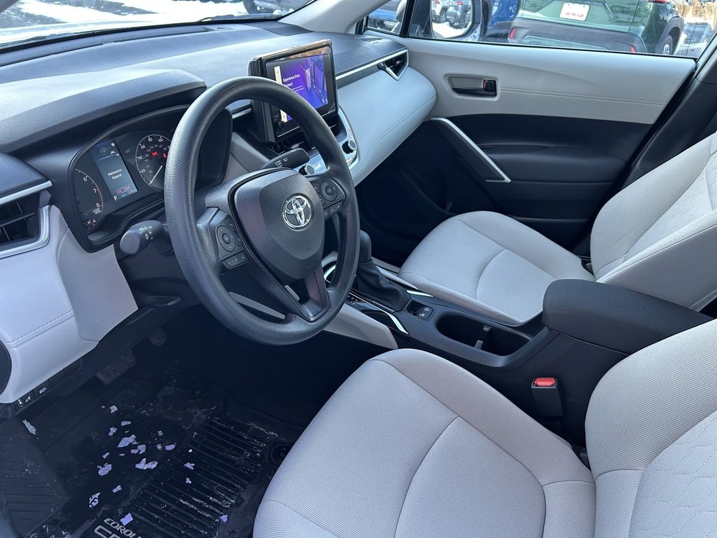 Used 2025 Toyota Corolla Cross L image 8