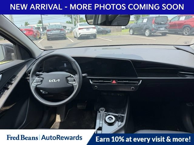 Used 2023 Kia Niro EX w/ EX Cold Weather Package FWD image 11