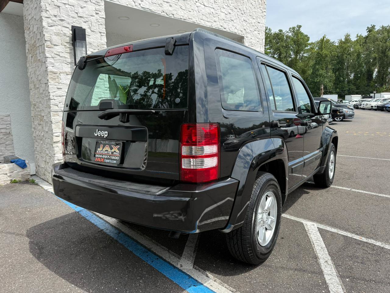 Used 2010 Jeep Liberty Sport AWD/4WD image 16