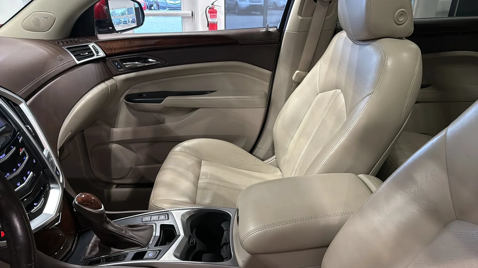 Used 2015 Cadillac SRX Luxury w/ Driver Awareness Package FWD image 30