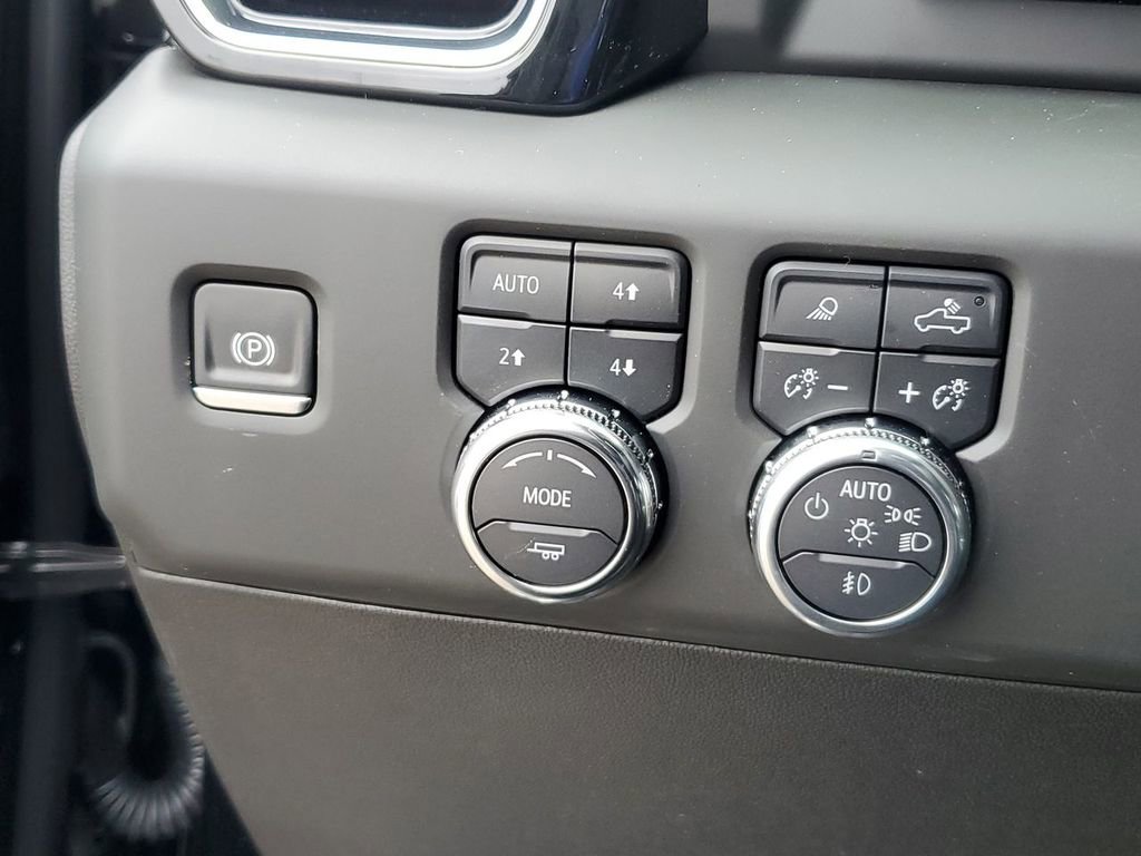 New 2025 GMC Sierra 3500 Denali w/ Denali Reserve Package image 19