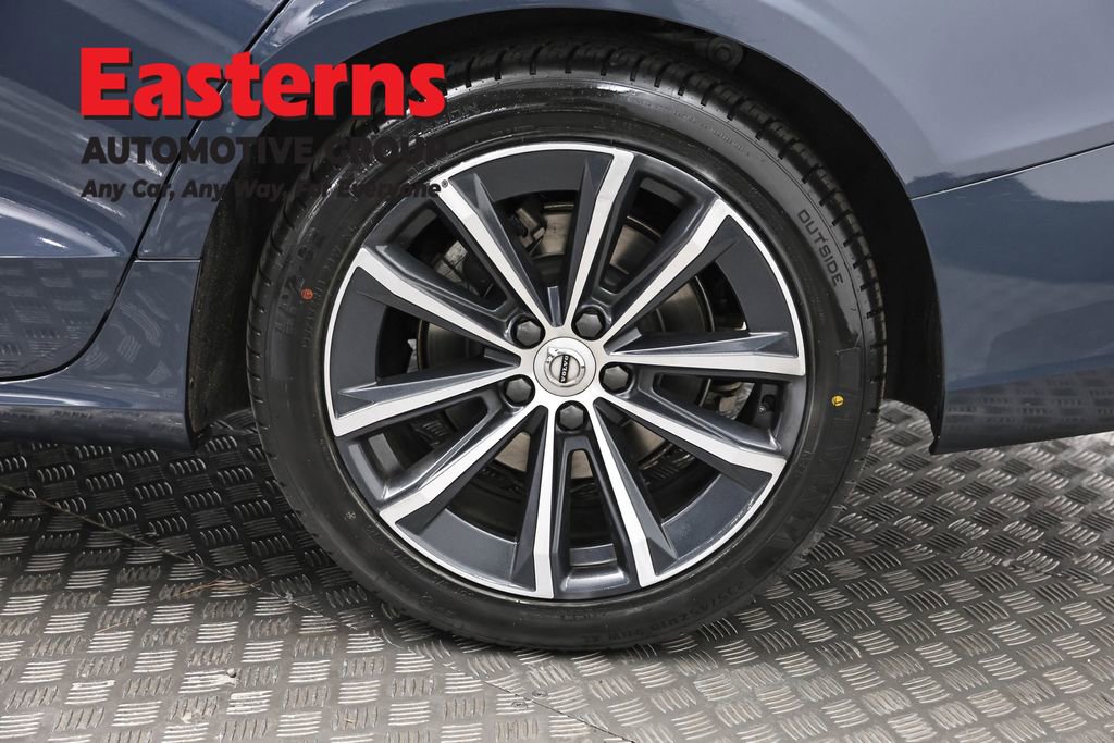Used 2022 Volvo S60 B5 Momentum image 32