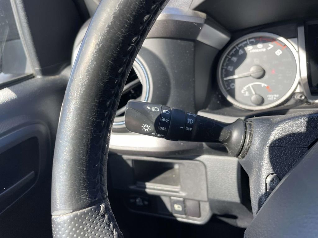 Used 2018 Toyota Tacoma SR5 w/ SR5 Appearance Package (SM) image 34