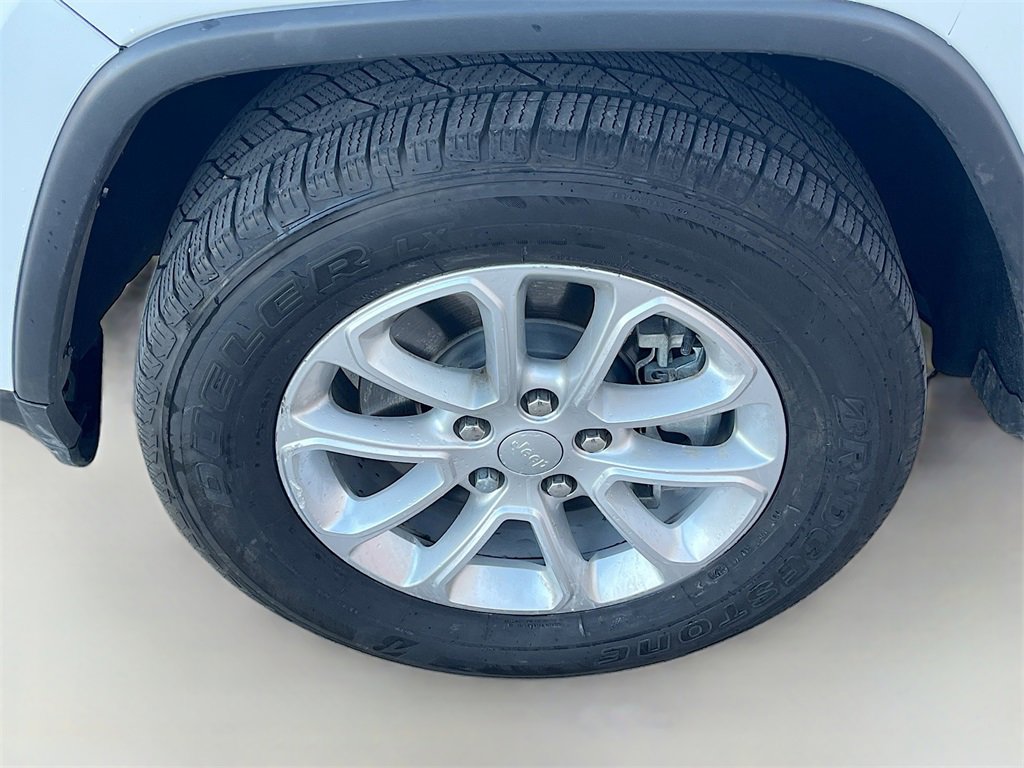 Used 2021 Jeep Grand Cherokee Laredo image 29