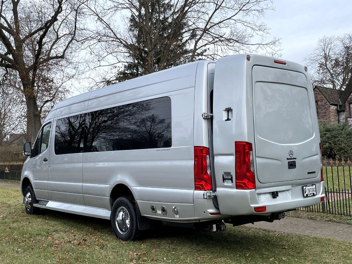 Used 2020 Mercedes-Benz Sprinter 2500 image 4