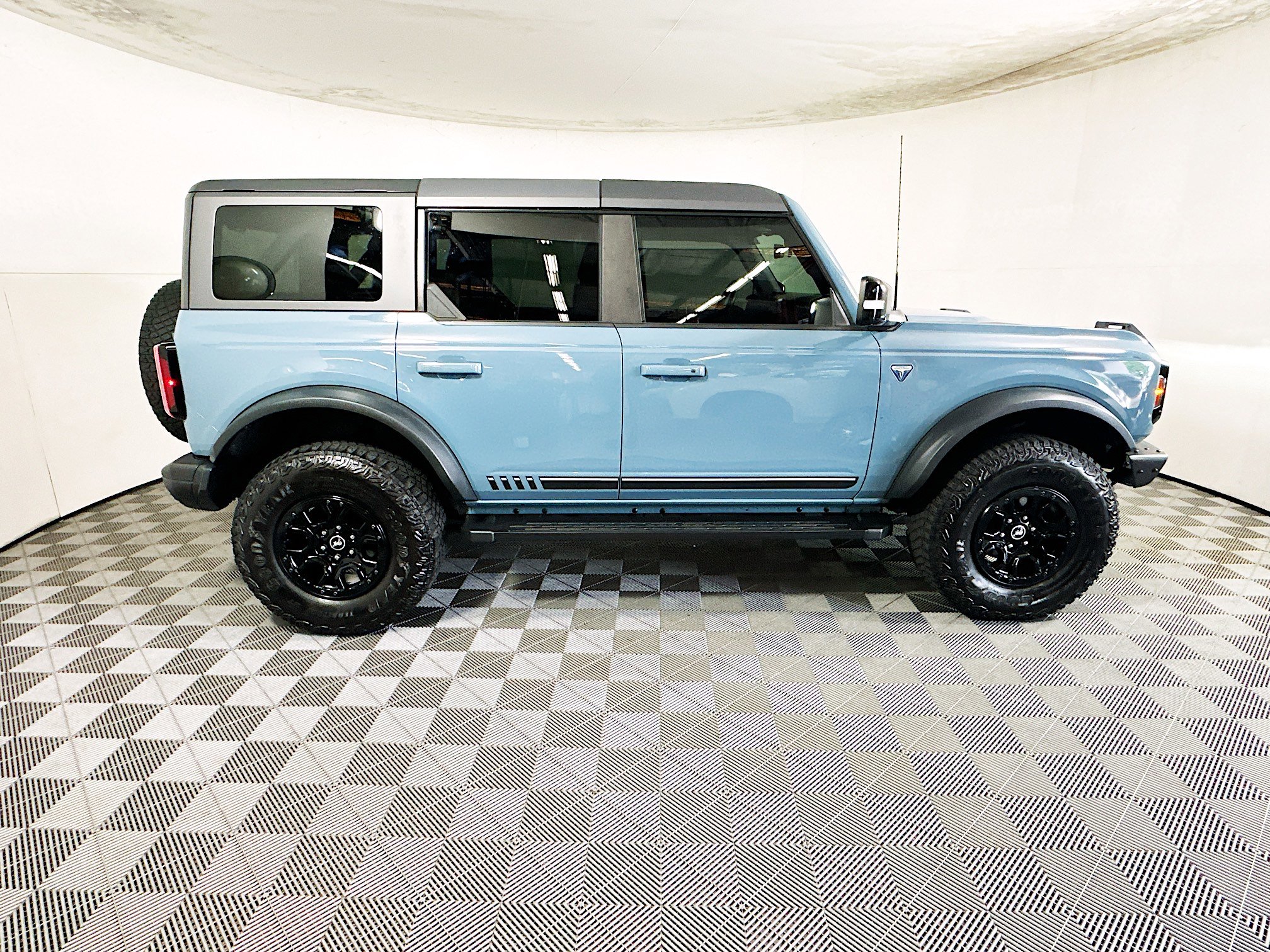 Used 2021 Ford Bronco First Edition image 2