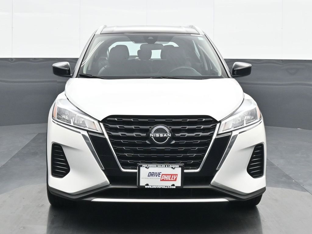 Used 2023 Nissan Kicks SV image 1