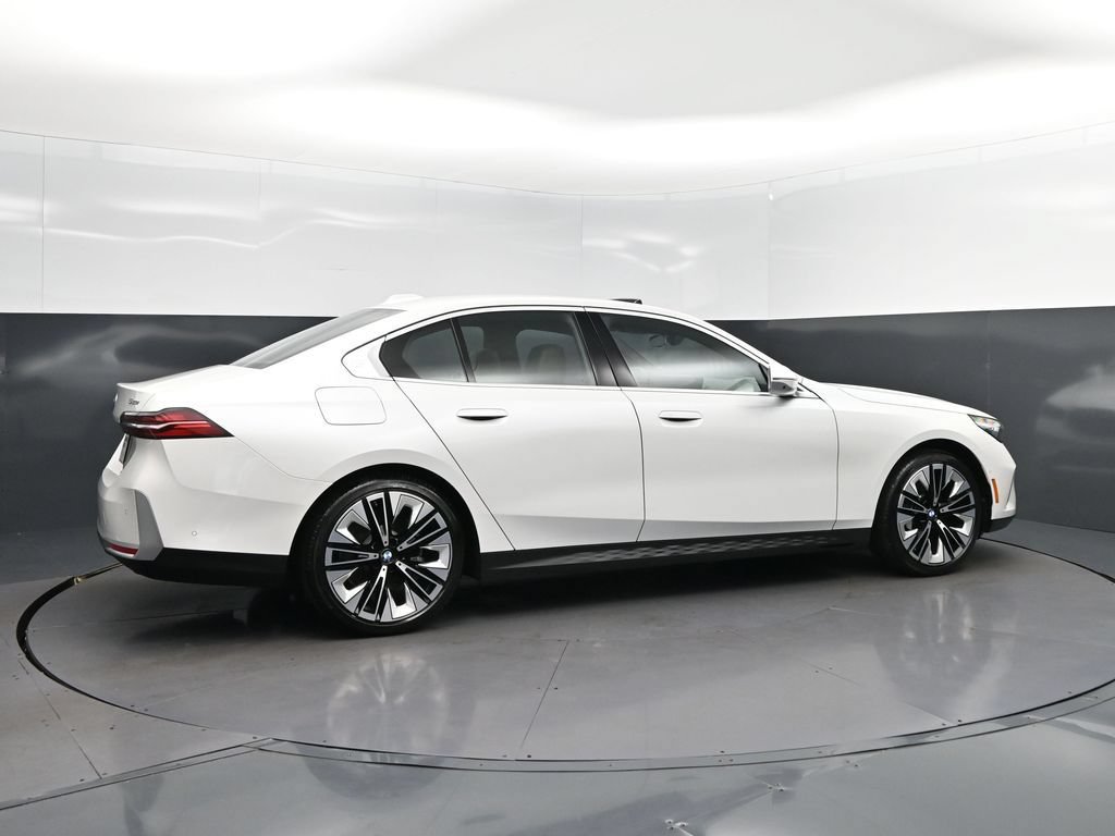 Certified 2026 BMW 530i RWD image 8