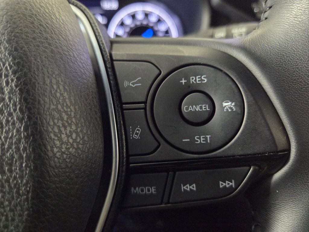 Used 2024 Toyota Venza XLE AWD/4WD image 19