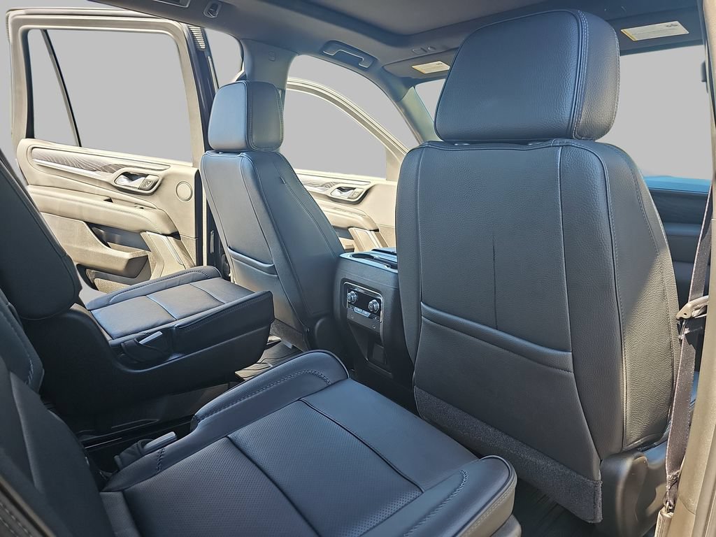 Used 2021 GMC Yukon Denali w/ Denali Premium Package AWD/4WD image 14