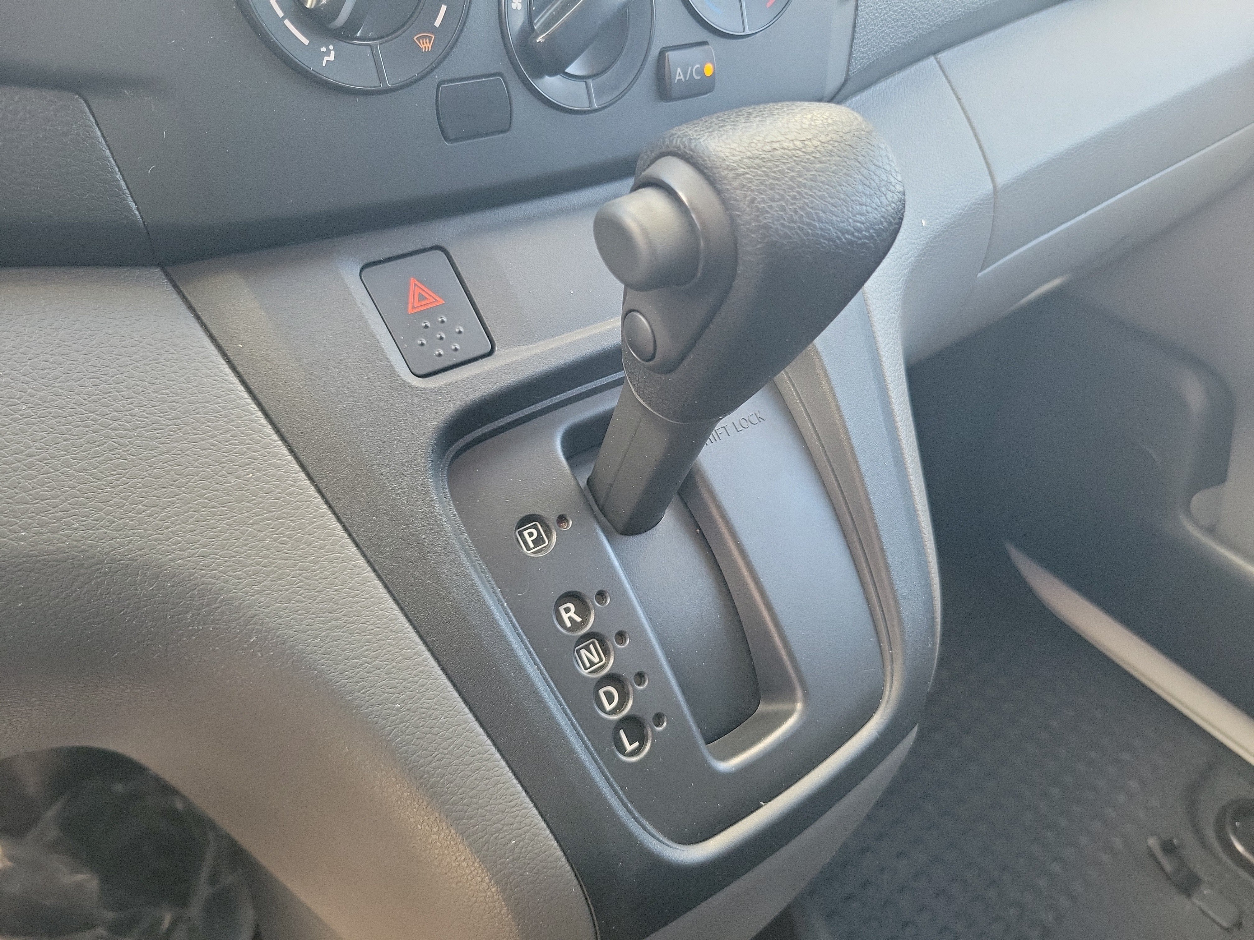 Used 2020 Nissan NV200 S FWD image 22