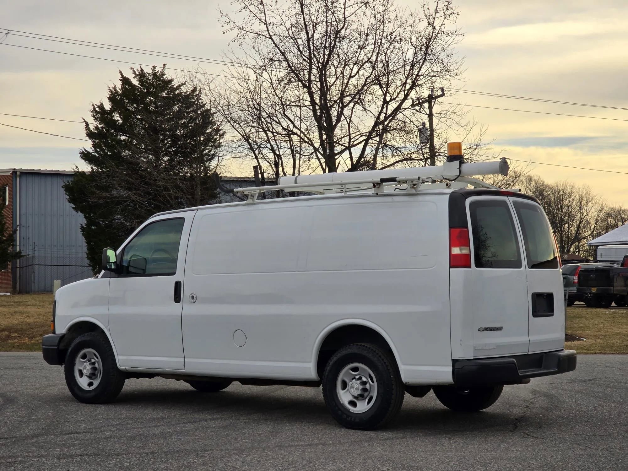 Used 2009 Chevrolet Express 2500 image 14