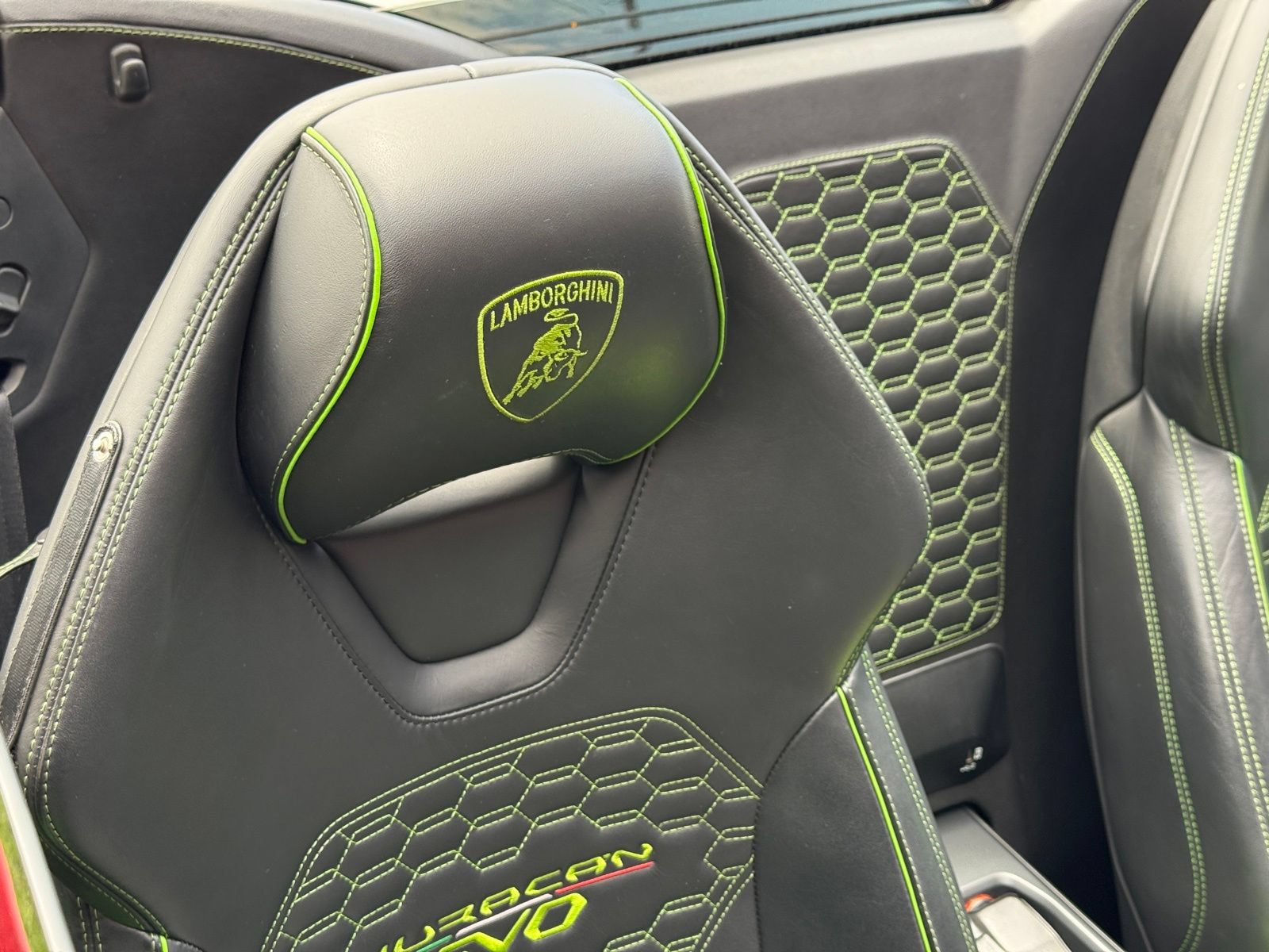 Used 2021 Lamborghini Huracan EVO RWD image 30