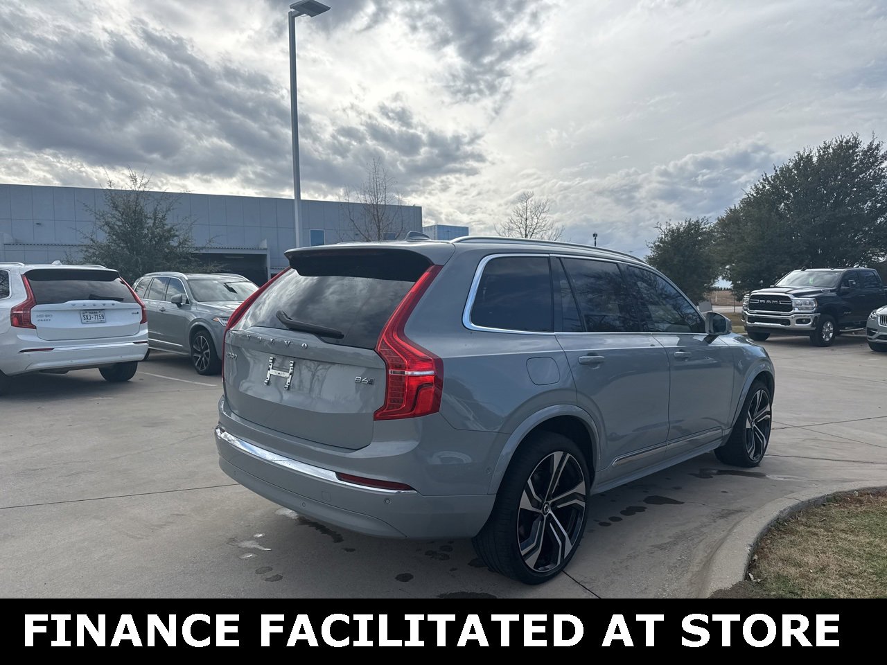 Certified 2024 Volvo XC90 B6 Ultimate w/ Lounge Package image 5
