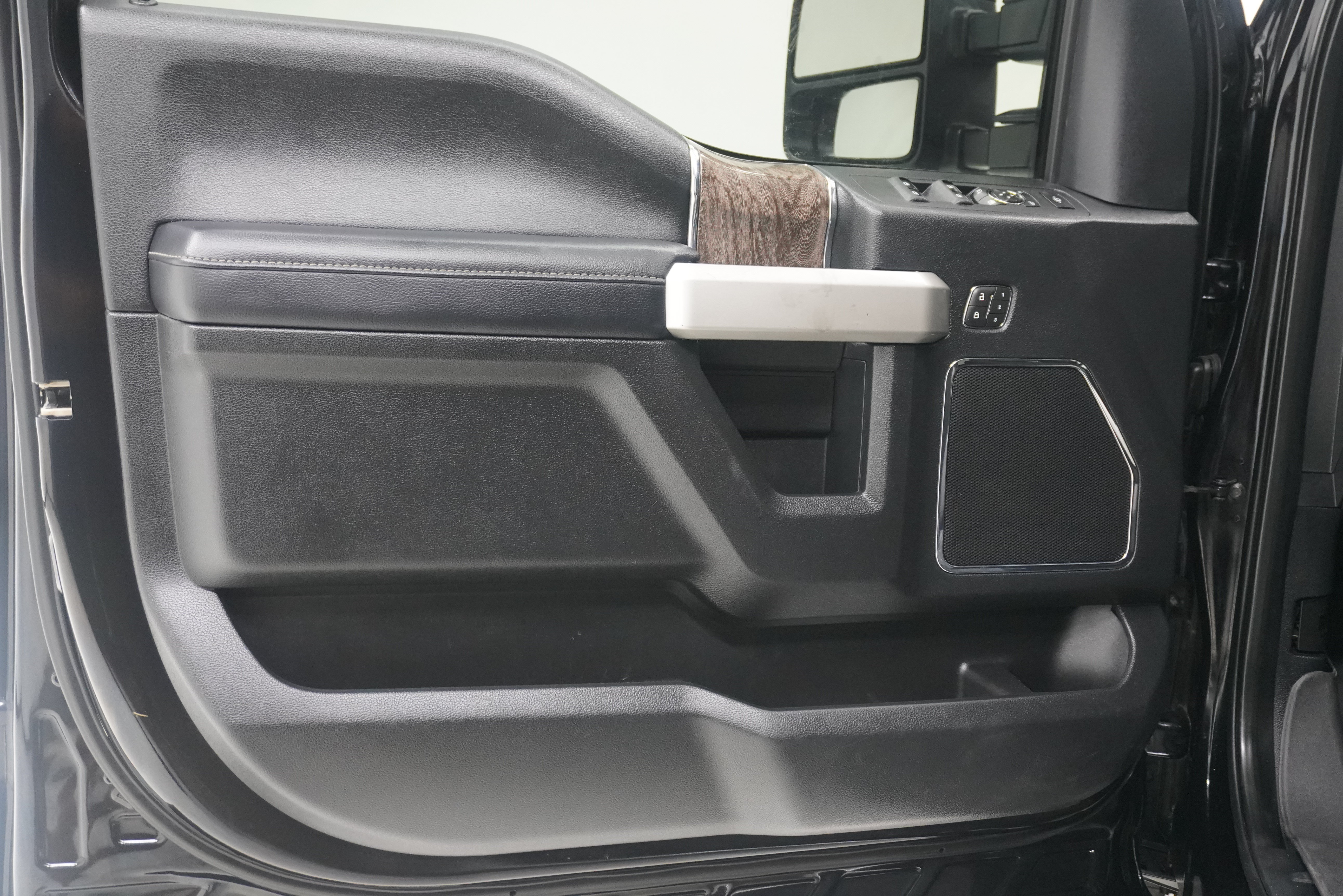 Used 2019 Ford F450 Lariat w/ Lariat Value Package AWD/4WD image 15
