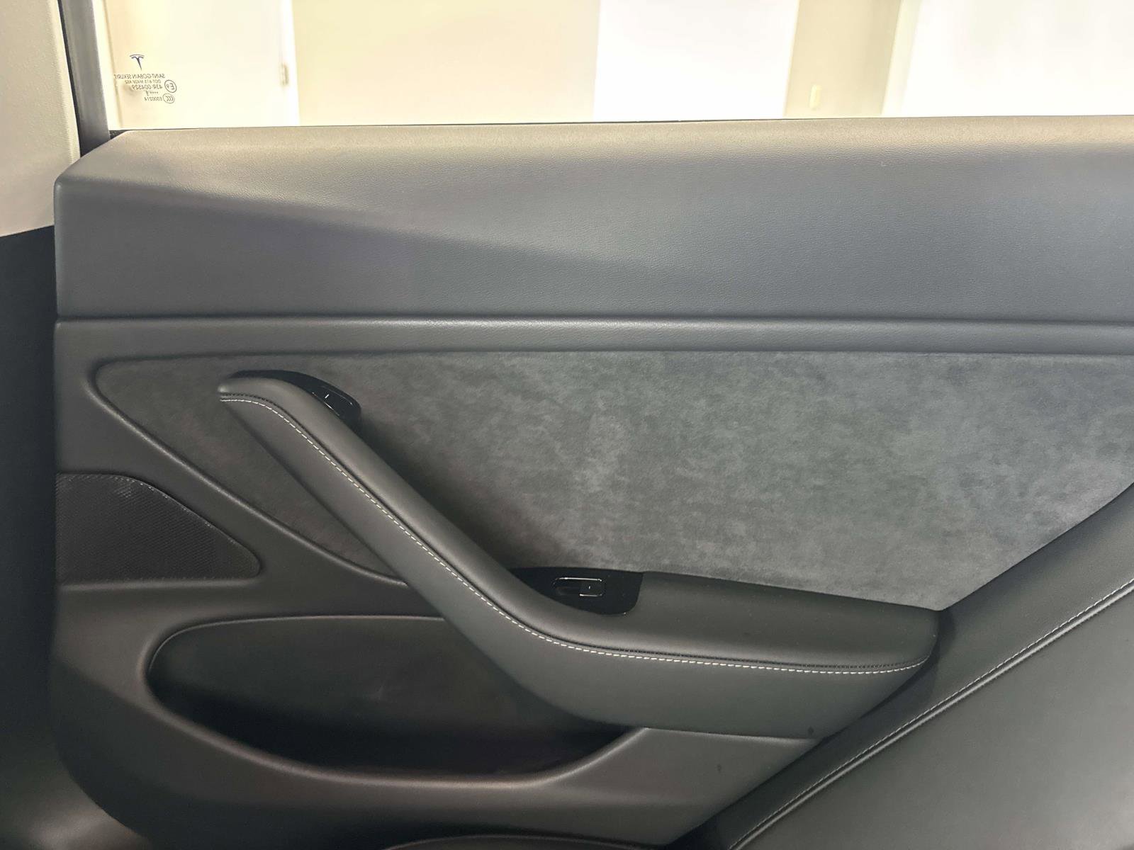 Used 2018 Tesla Model 3 Long Range RWD image 14