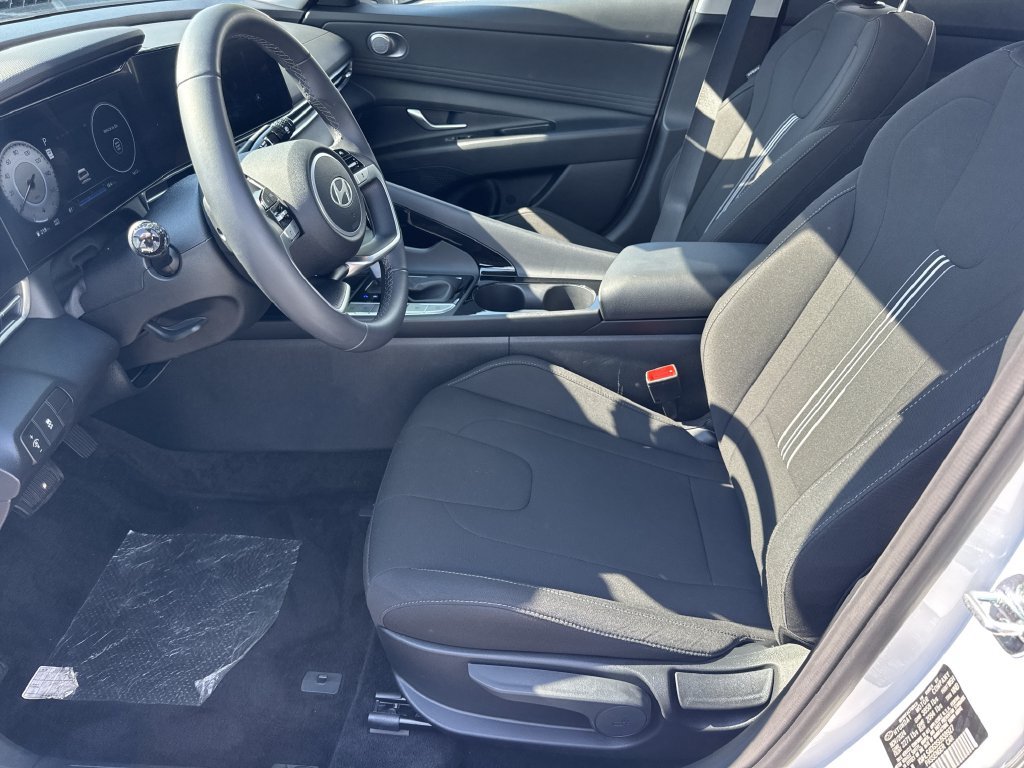 Used 2025 Hyundai Elantra SEL FWD image 9