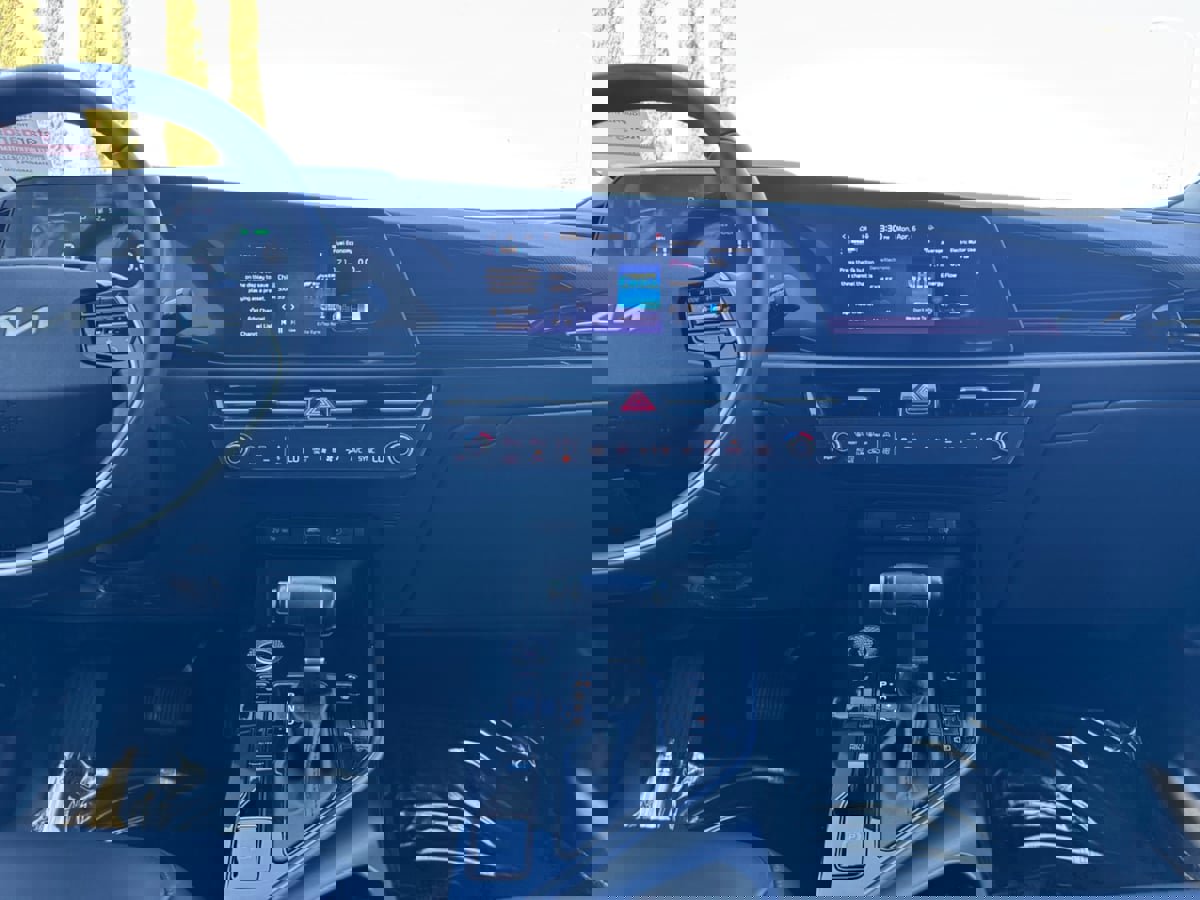 Used 2023 Kia Niro EX image 15