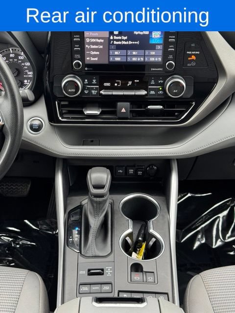 Used 2020 Toyota Highlander L AWD/4WD image 19