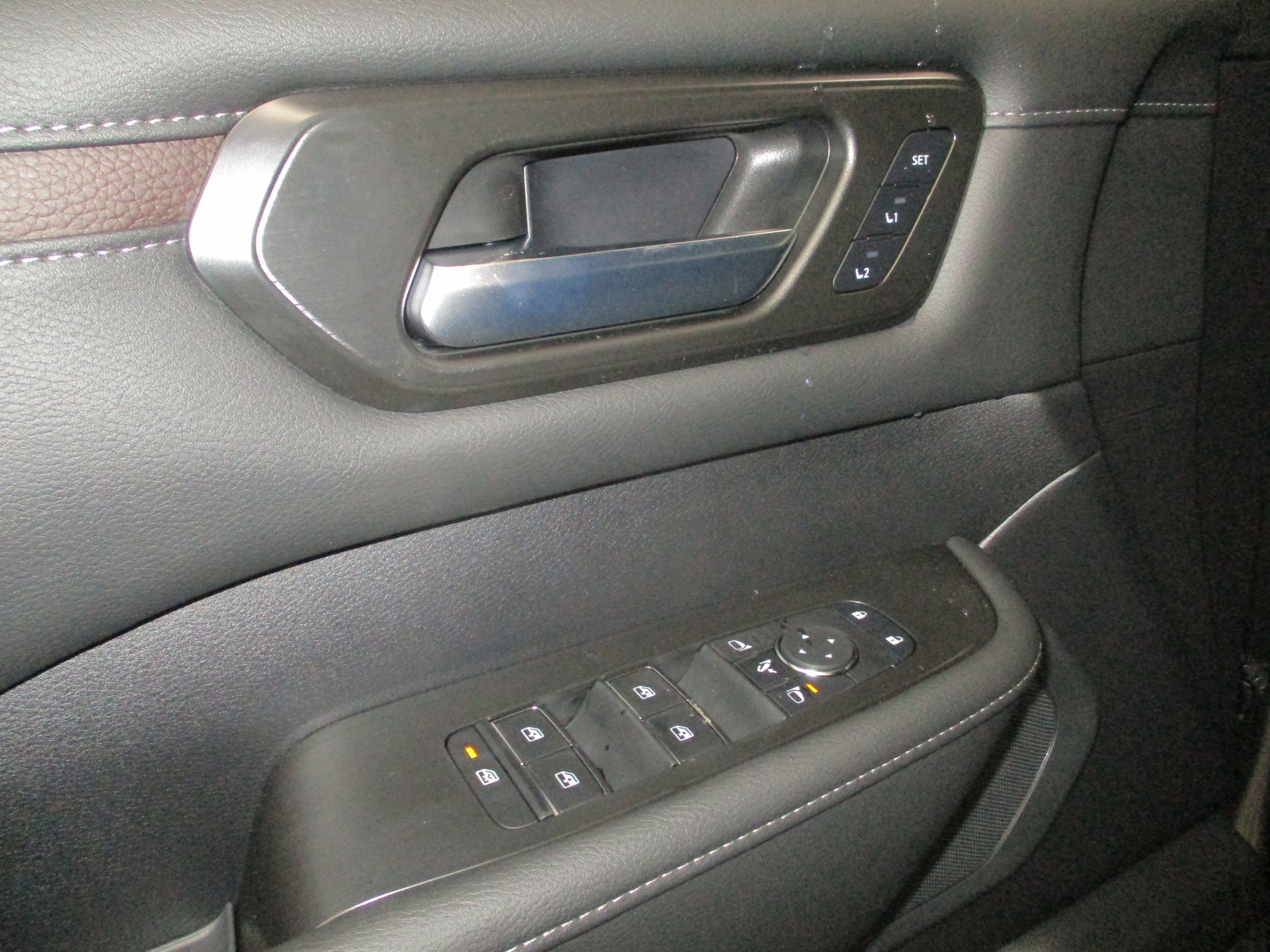 New 2025 Nissan Armada SL w/ Captain's Chari Seat Package image 16