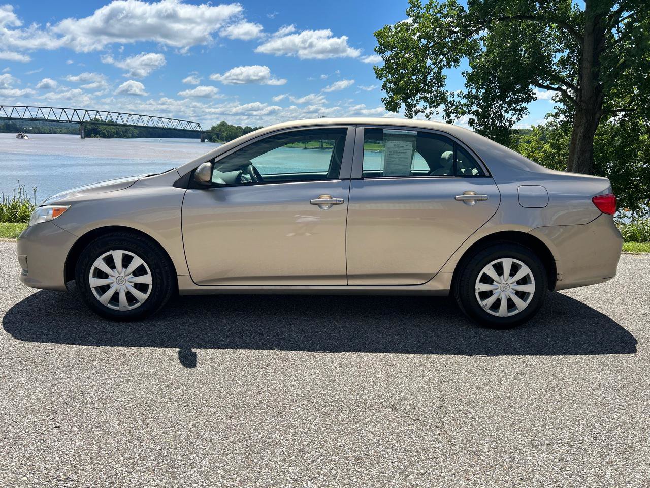 Used 2010 Toyota Corolla CE FWD image 2