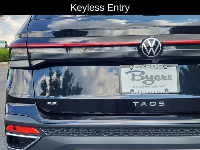Used 2025 Volkswagen Taos SE FWD image 13