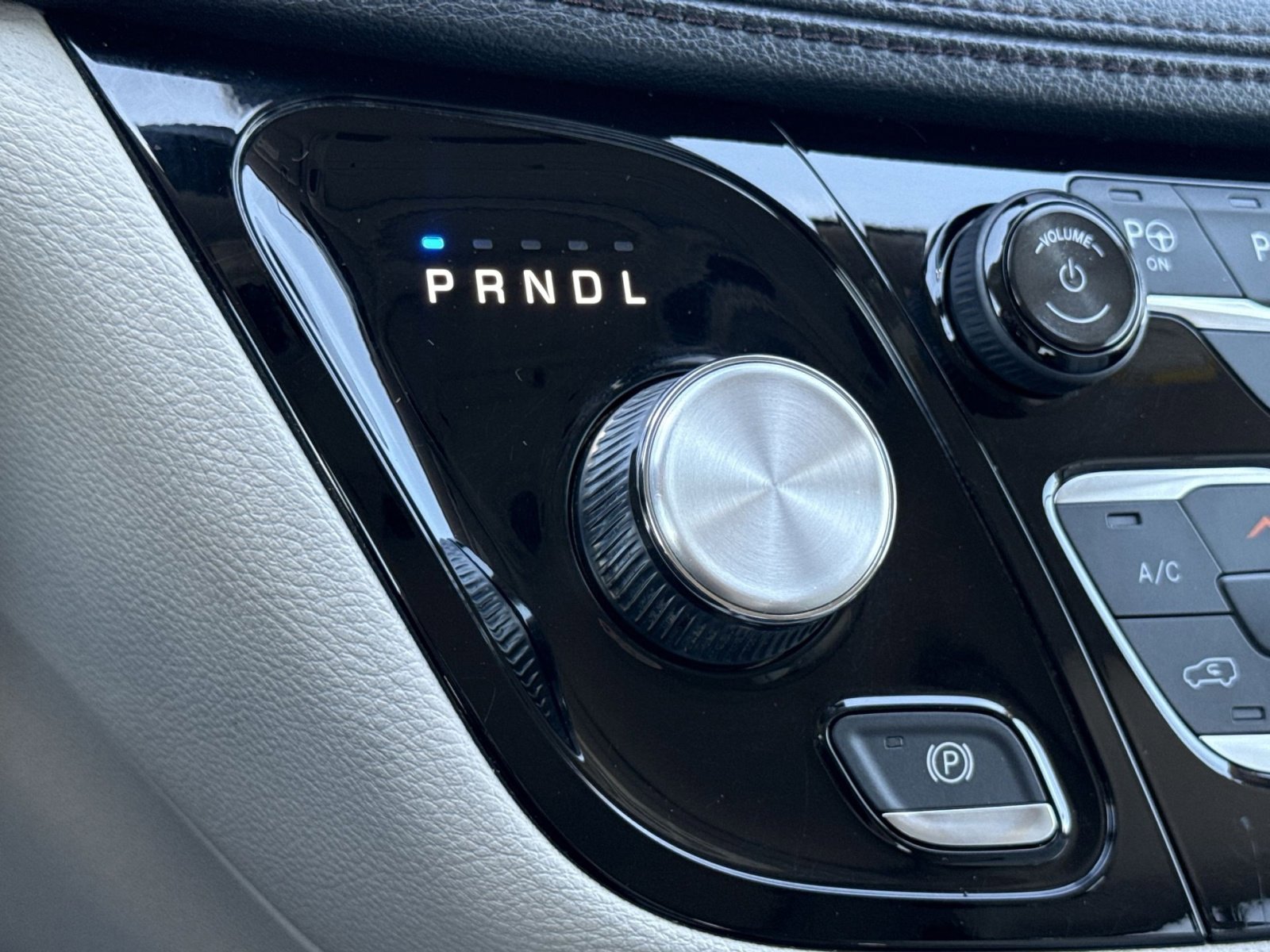Used 2019 Chrysler Pacifica Limited w/ Advanced Safetytec Group FWD image 20