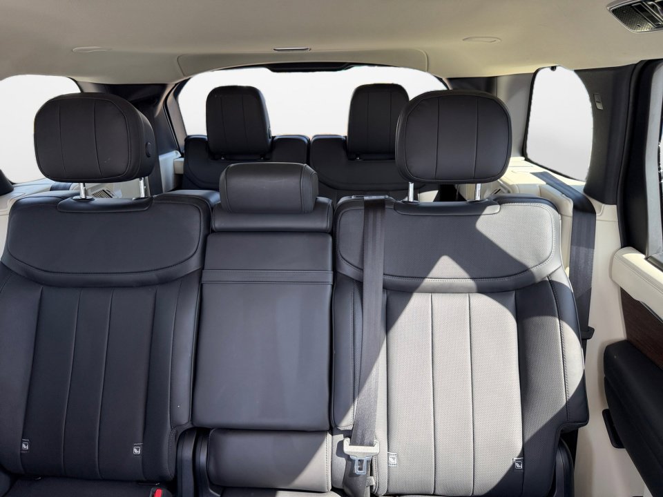 Used 2024 Land Rover Range Rover Long Wheelbase SE image 12