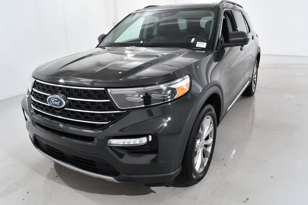 Used 2022 Ford Explorer XLT w/ Equipment Group 202A image 2