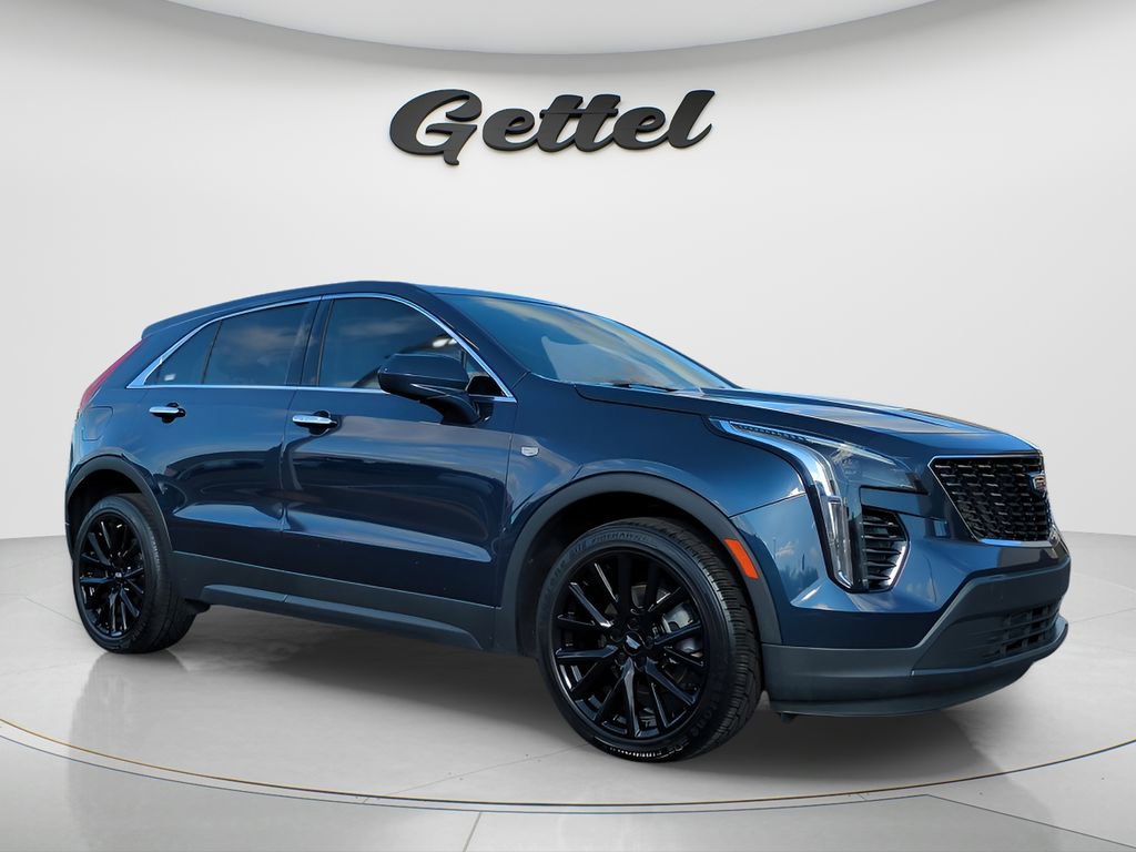 Used 2022 Cadillac XT4 Luxury w/ Driver Awareness Package image 3
