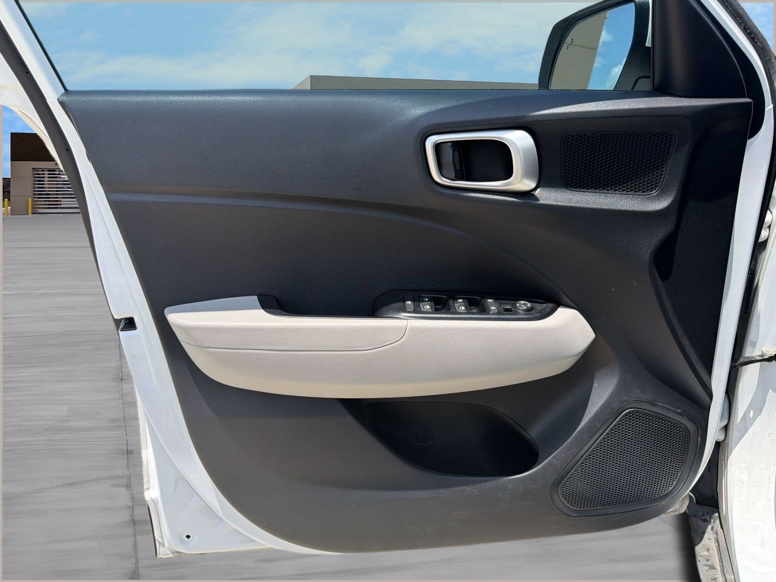 Used 2021 Hyundai Venue SEL w/ Premium Package FWD image 12