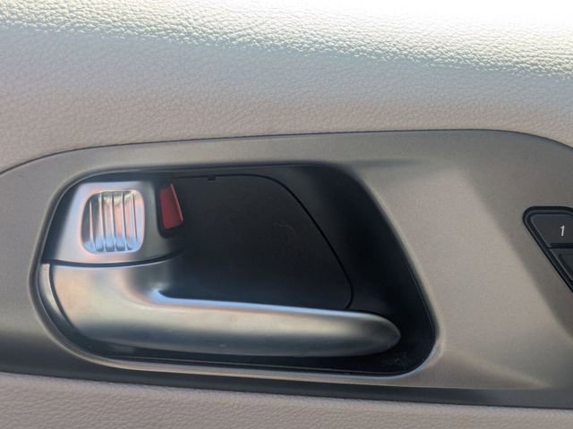 Used 2022 Chrysler Pacifica Touring-L image 13