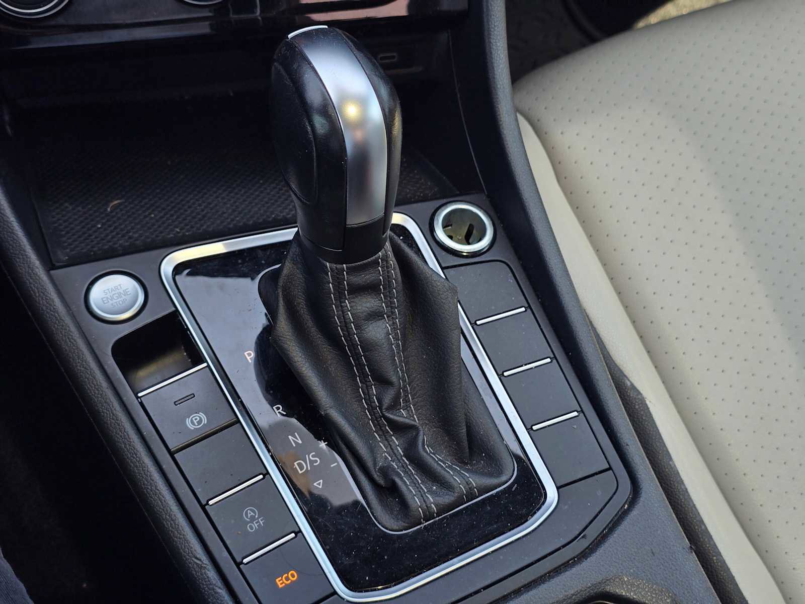 Used 2020 Volkswagen Jetta R-Line image 25