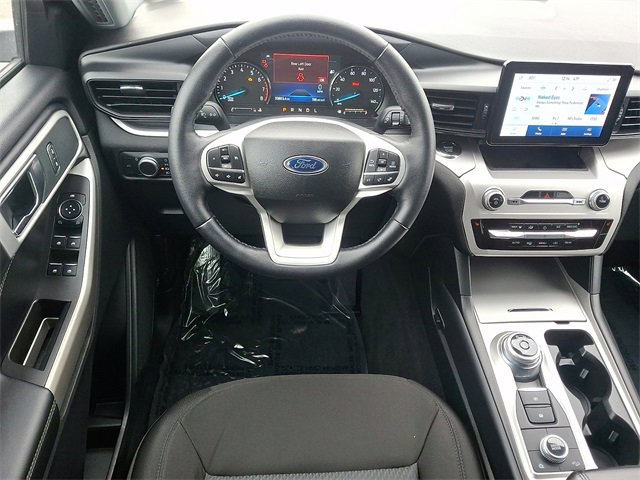 Used 2022 Ford Explorer XLT image 11