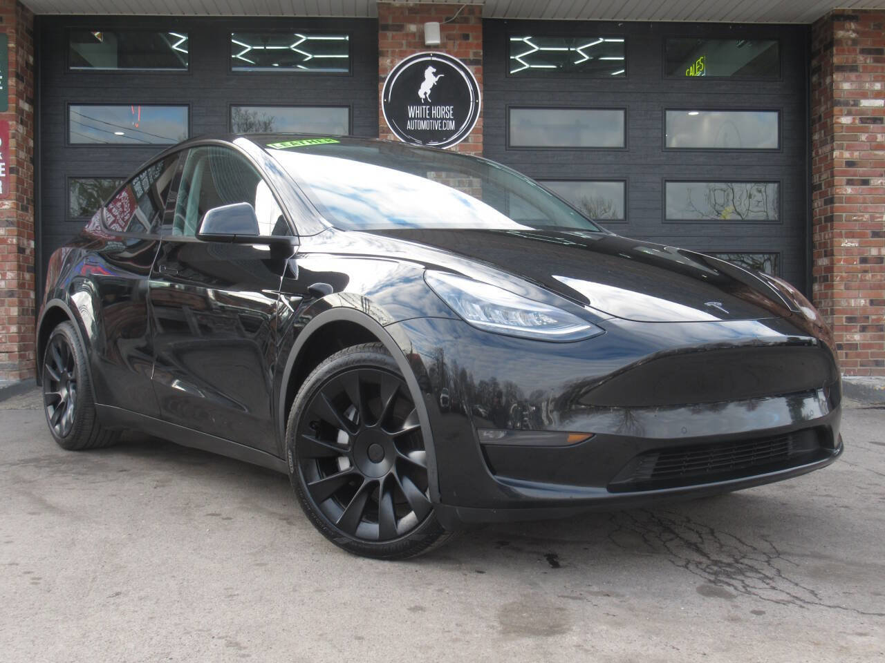 Used 2020 Tesla Model Y Long Range image 1